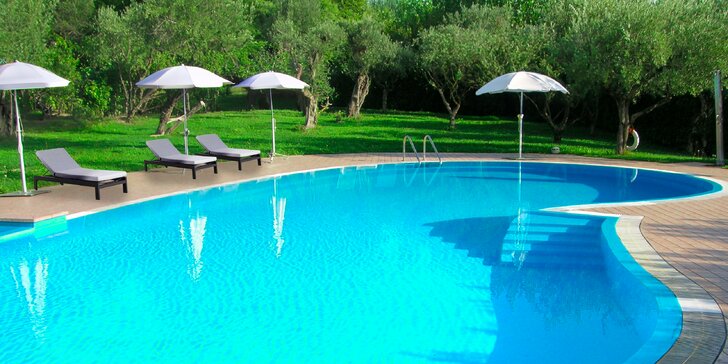 Lago di Garda: 4* hotel s bazénem a panoramatickou terasou hned u jezera, polopenze v ceně