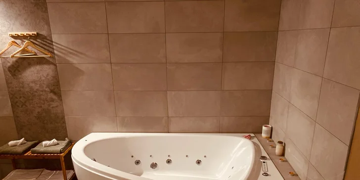 Privátní wellness s vířivou vanou a odpočinkovou místností: 1,5-2 hod.