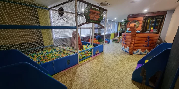 Aktivní dovolená v Trutnově: snídaně, fitness, krásné dětské hřiště, denně squash, badminton aj.