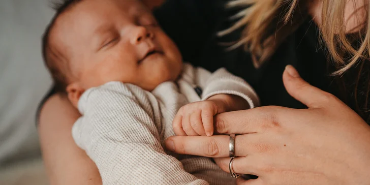 Rodinné či new born focení v ateliéru v boho stylu: 8 upravených snímků