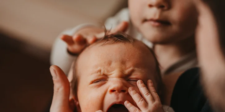Rodinné či new born focení v ateliéru v boho stylu: 8 upravených snímků