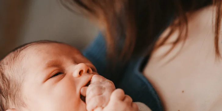 Rodinné či new born focení v ateliéru v boho stylu: 8 upravených snímků