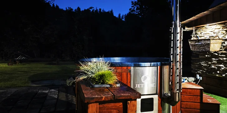 Dovolená v luxusní chatě pod Pustevnami až pro 8 osob: zahrada s grilem, sauna i koupací vířivý sud