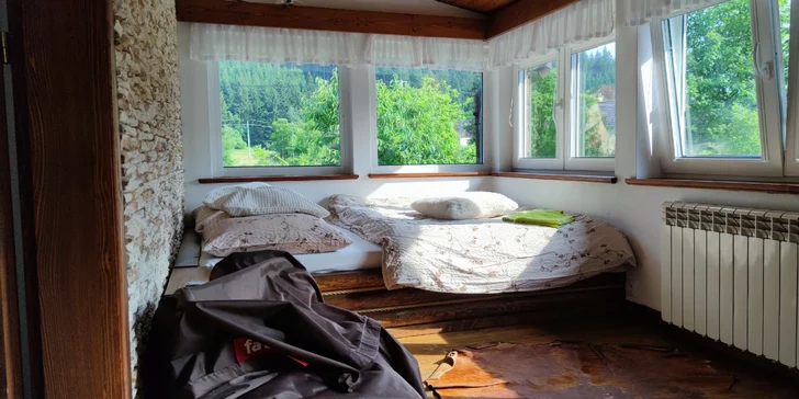 Dovolená v luxusní chatě pod Pustevnami až pro 8 osob: zahrada s grilem, sauna i koupací vířivý sud