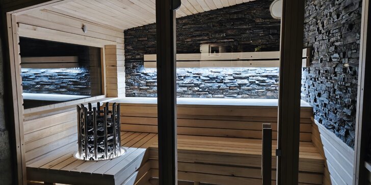 Dovolená v luxusní chatě pod Pustevnami až pro 8 osob: zahrada s grilem, sauna i koupací vířivý sud