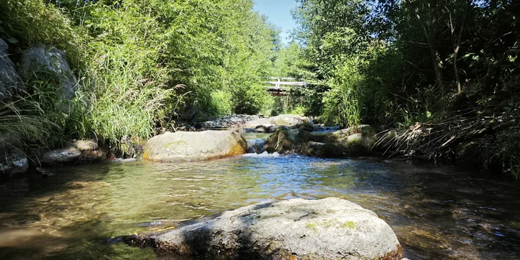 Dovolená v luxusní chatě pod Pustevnami až pro 8 osob: zahrada s grilem, sauna i koupací vířivý sud
