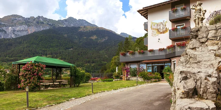 Aktivní pobyt blízko jezera Molveno a města Trento: polopenze, venkovní bazén i karta slev