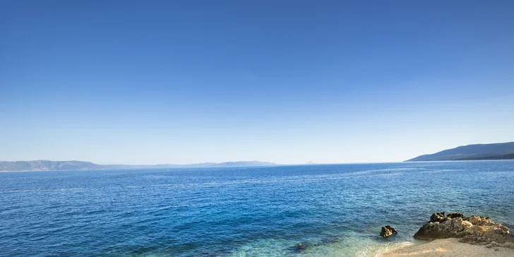 Rabac na Istrii: hotel 70 m od pláže, 4 bazény pro dospělé i děti, plná penze, 3. osoba zdarma