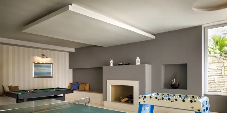 Rabac na Istrii: hotel 70 m od pláže, 4 bazény pro dospělé i děti, plná penze, 3. osoba zdarma