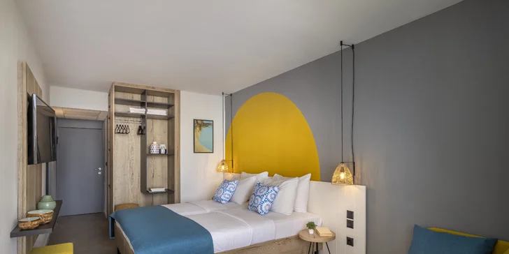 Rabac na Istrii: hotel 70 m od pláže, venkovní a dětský bazén, plná penze, 3. osoba zdarma