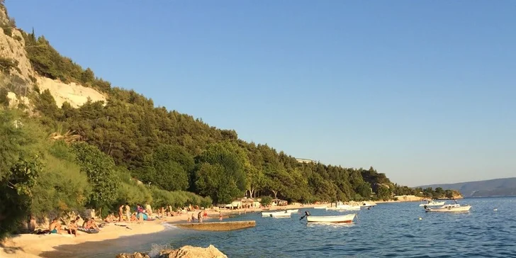 Makarská riviéra: Pavilony Brzet 3* ubytování včetně polopenze a dopravy autobusem