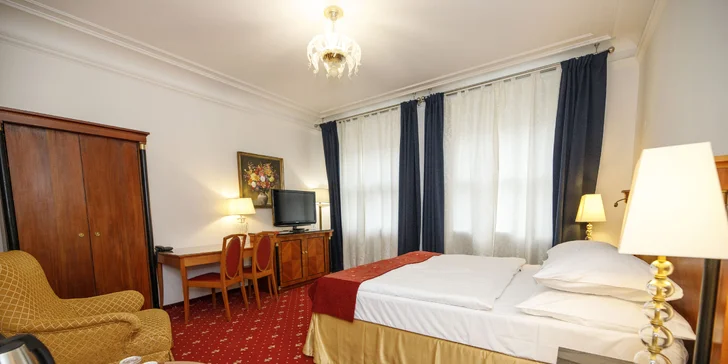 4* hotel na Starém Městě: snídaně v ceně a Karlův most za rohem