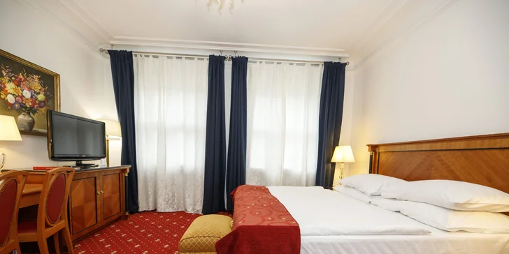 4* hotel na Starém Městě: snídaně v ceně a Karlův most za rohem