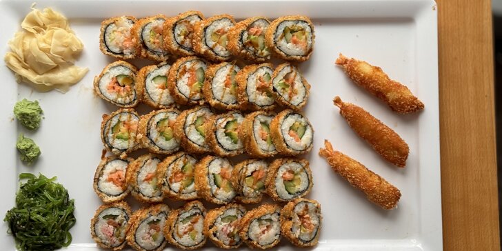 Krevety a sushi v tempuře plněné lososem i krabem: 29-44 ks