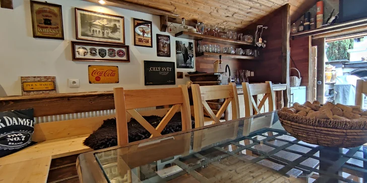 Dovolená v luxusní chatě pod Pustevnami až pro 8 osob: zahrada s grilem, sauna i koupací vířivý sud
