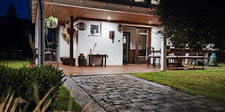Dovolená v luxusní chatě pod Pustevnami až pro 8 osob: zahrada s grilem, sauna i koupací vířivý sud