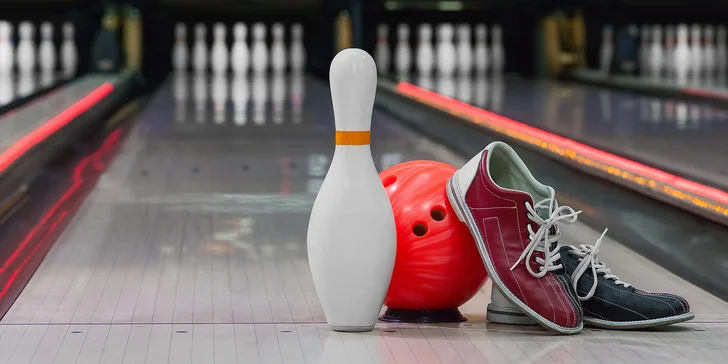 1 nebo 2 hodiny bowlingu až pro 4 hráče v centru Českých Budějovic