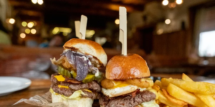 Set 4-8 mini burgerů na western ranči: klasický a smash hovězí burger, pulled smoke ribs i smažené kuře
