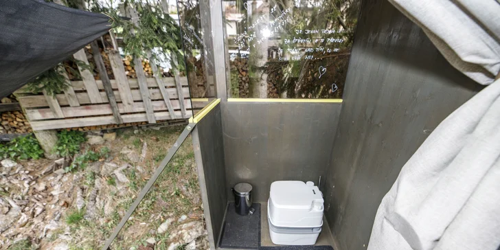 Ubytování v dřevěném posedu u potůčku s možností poctivé snídaně