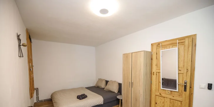 Dovolená v Plzni: Vybavené apartmány pro pár i rodinu i parkování zdarma