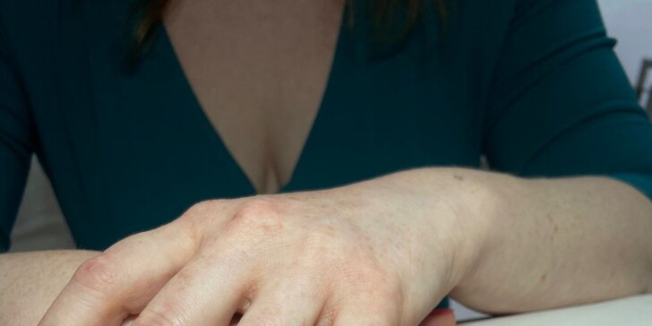 Krásné ručky: manikúra s Shellacem či gelovou modeláží, vč. výživového olejíčku a masáže