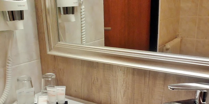 Pobyt v butikovém hotelu kousek od parku a léčivých pramenů: snídaně, bazén i privátní wellness