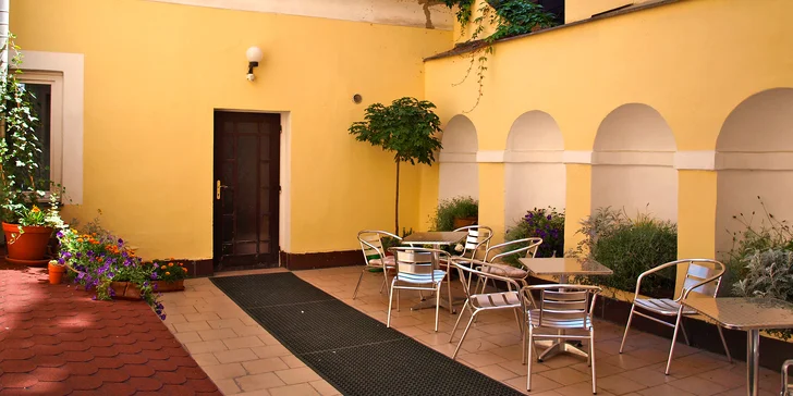 Pobyt na Starém Městě: příjemný hotel, možnost snídaní, procházky