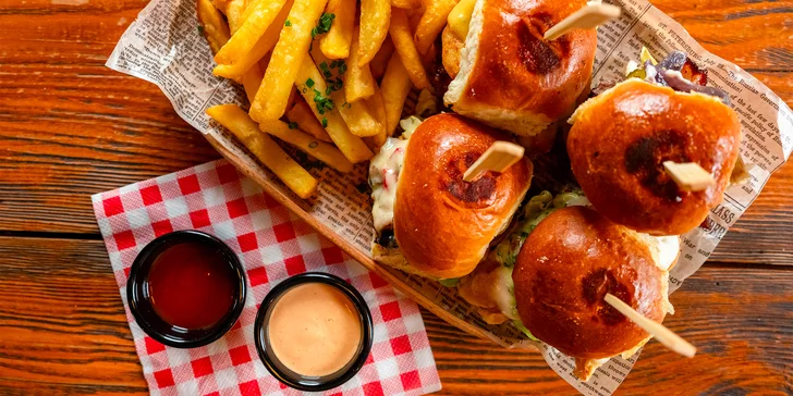 Set 4-8 mini burgerů na western ranči: klasický a smash hovězí burger, pulled smoke ribs i smažené kuře