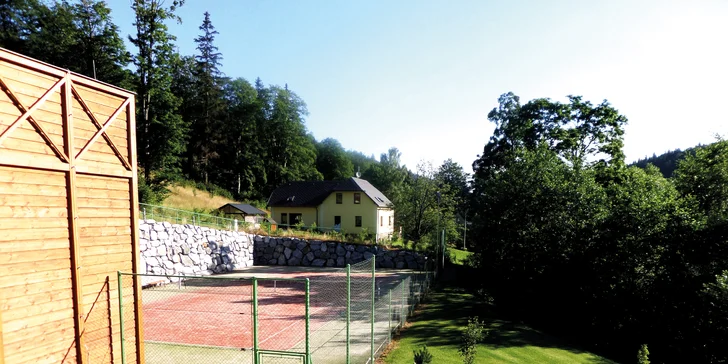 4* hotel v Ludvíkově v oblasti CHKO Jeseníky: snídaně, bazén i možnost vířivky