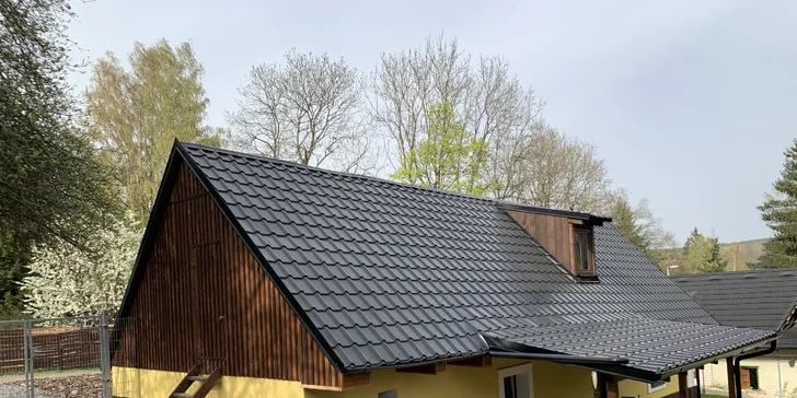 Chata na okraji Brdské vrchoviny: ubytování až pro 8 osob, venkovní finská sauna i vířivý sud
