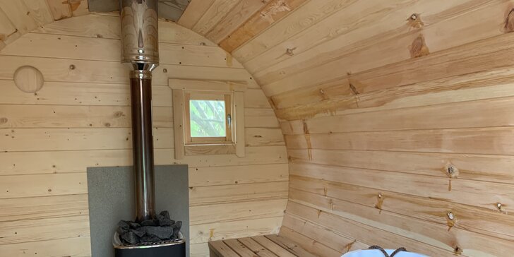 Chata na okraji Brdské vrchoviny: ubytování až pro 8 osob, venkovní finská sauna i vířivý sud