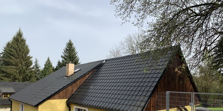Chata na okraji Brdské vrchoviny: ubytování až pro 8 osob, venkovní finská sauna i vířivý sud