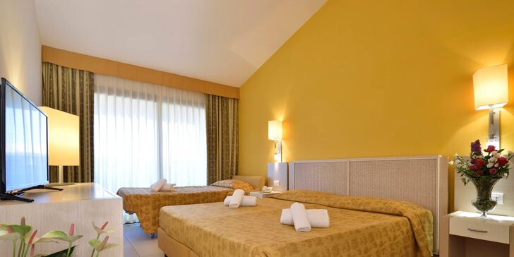 Sardinie letecky: 4* hotel Baja Bianca s all inclusive a bazénem, písečná pláž 350 m od hotelu
