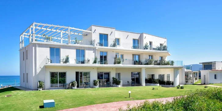 Sardinie s plnou penzí: Hotel Bellevue Resort Sardinia**** u písčité pláže, letenky i transfery v ceně