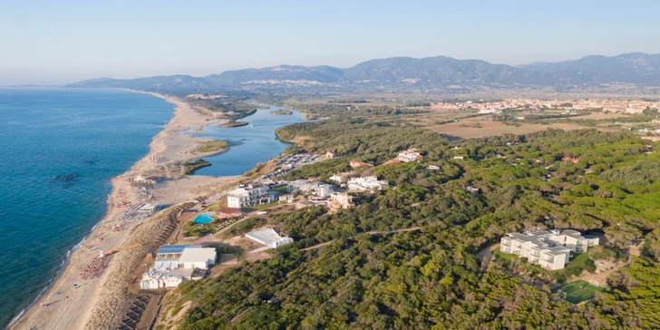 Sardinie s plnou penzí: Hotel Bellevue Resort Sardinia**** u písčité pláže, letenky i transfery v ceně