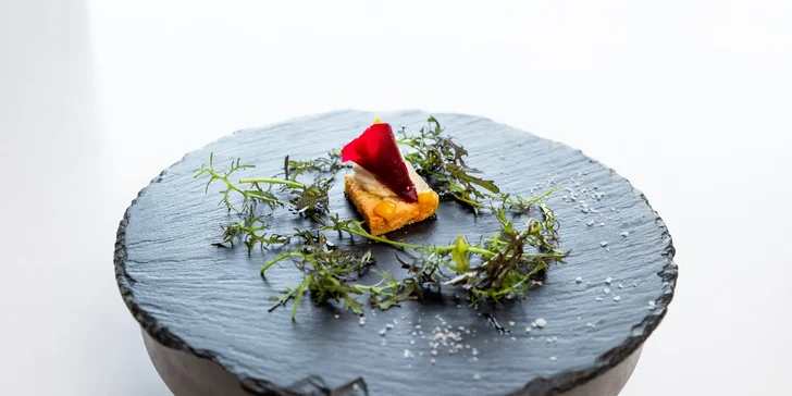 6chodové francouzské menu pro 2 osoby: maso i mořské plody, kuchař s michelinskou praxí