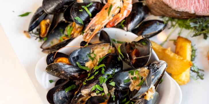 6chodové francouzské menu pro 2 osoby: maso i mořské plody, kuchař s michelinskou praxí