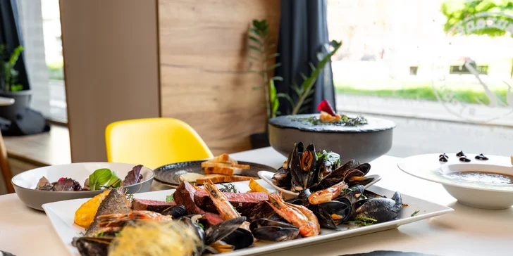 6chodové francouzské menu pro 2 osoby: maso i mořské plody, kuchař s michelinskou praxí
