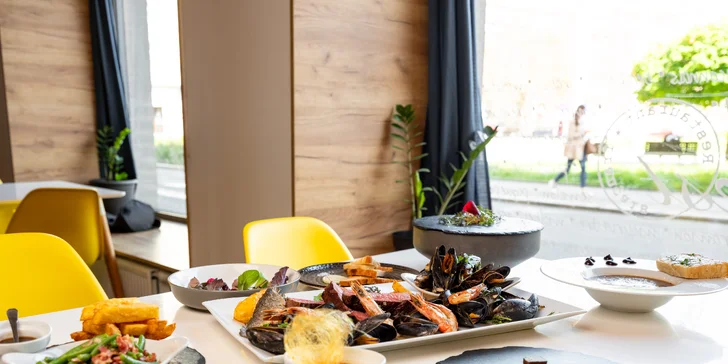 6chodové francouzské menu pro 2 osoby: maso i mořské plody, kuchař s michelinskou praxí