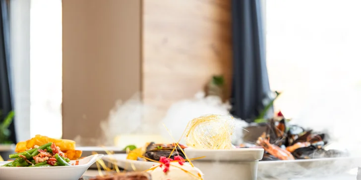 6chodové francouzské menu pro 2 osoby: maso i mořské plody, kuchař s michelinskou praxí