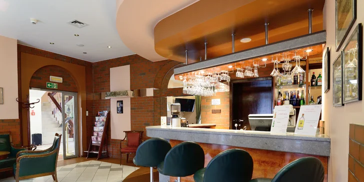 Hotel v centru Vratislavi jen 5 min pěšky od Staroměstského náměstí: wellness, snídaně či polopenze