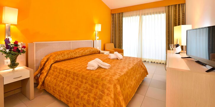 Sardinie letecky: 4* hotel Baja Bianca s all inclusive a bazénem, písečná pláž 350 m od hotelu