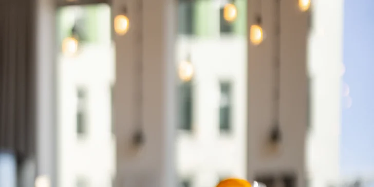 Brunch v designové kavárně: míchaná vajíčka, ovesná kaše, sendviče i nápoj