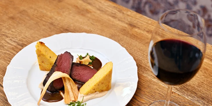 4chodové menu v Chateau Ctěnice i s neomezenou konzumací vína či piva pro 1–2 osoby