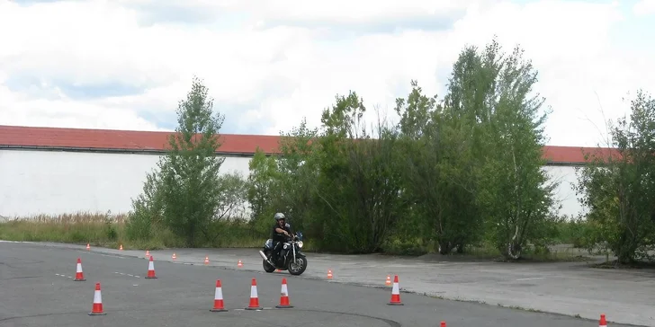 Poukaz na řidičský průkaz B nebo na motorku v hodnotě 2500 nebo 5000 Kč, zbytek doplatíte na místě