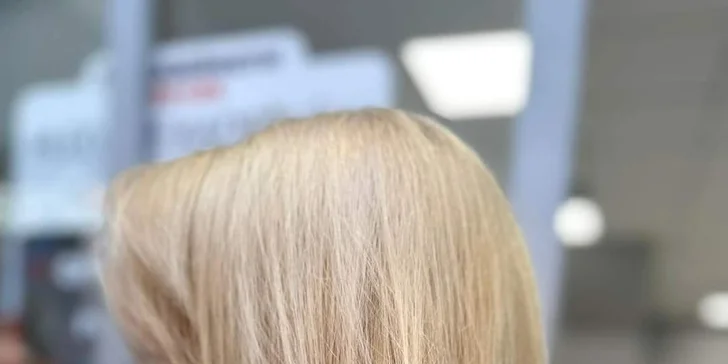 Kadeřnické balíčky s melírem pro všechny délky vlasů: střih, styling, melír