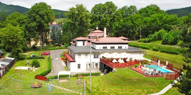 Příjemný penzion v Jeseníkách se snídaní a bazénem pro pár i rodinu