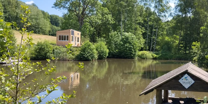 Dovolená v Českém Švýcarsku: tiny house u rybníku i privátní horký sud