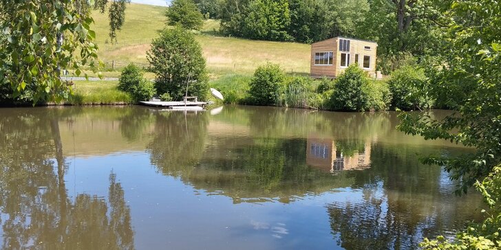 Dovolená v Českém Švýcarsku: tiny house u rybníku i privátní horký sud