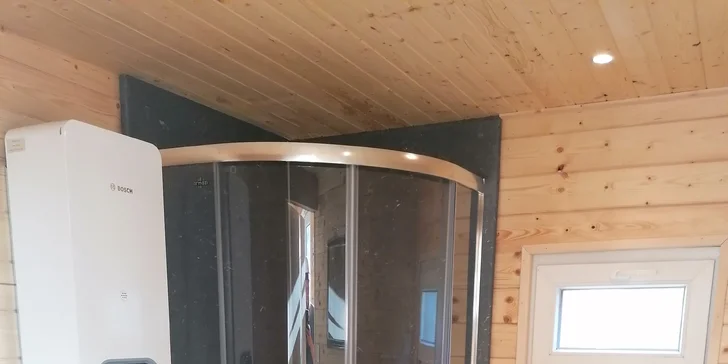 Dovolená v Českém Švýcarsku: tiny house u rybníku i privátní horký sud